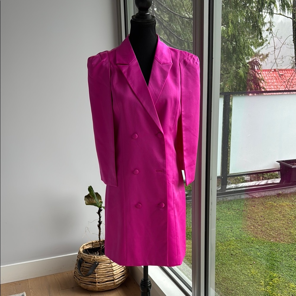 Elegant Pink Double-Breasted Women's dress with cape sleeves